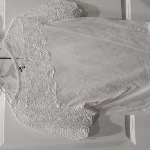 Tshirt - Picture 2 of 2